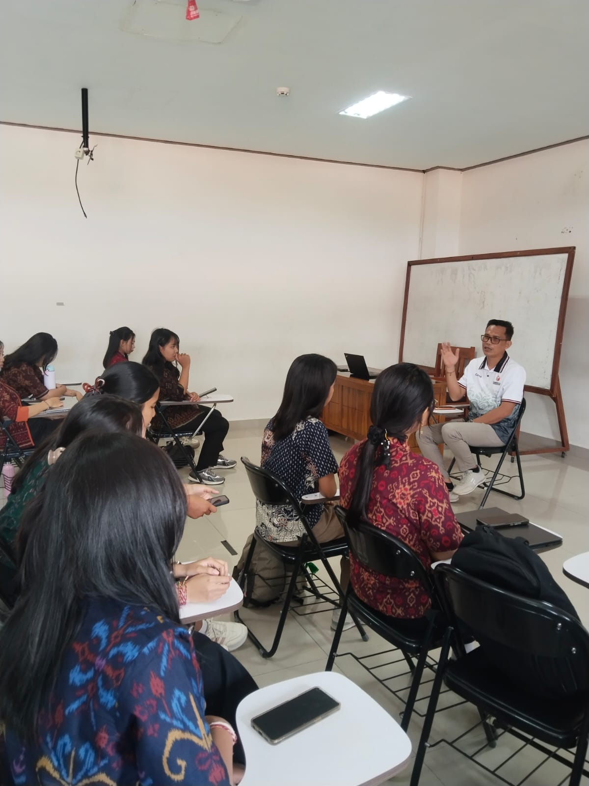 Bawaslu Buleleng Ajak Mahasiswa IMK  Memahami Etika Penyelenggara Pemilu